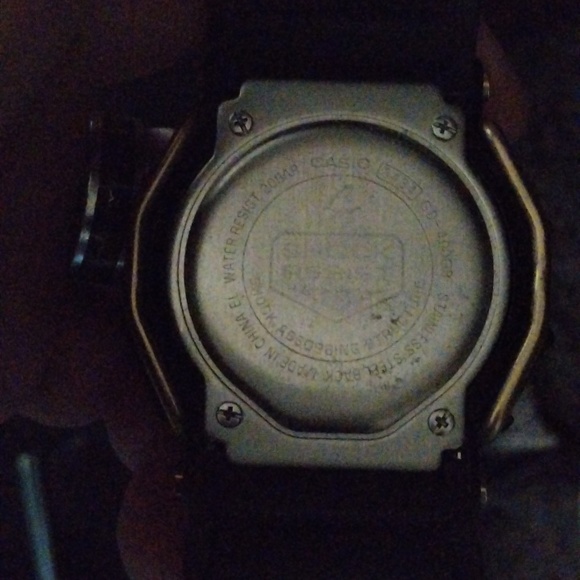 Casio G-Shock black and gold - Picture 3 of 5